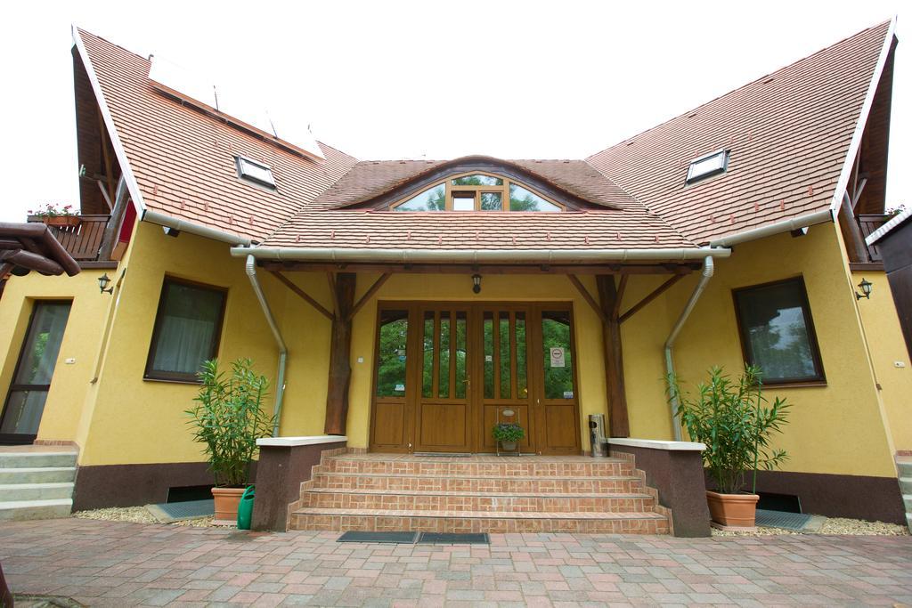 Harmonia Apartmanhaz Hajdúszoboszló Dış mekan fotoğraf